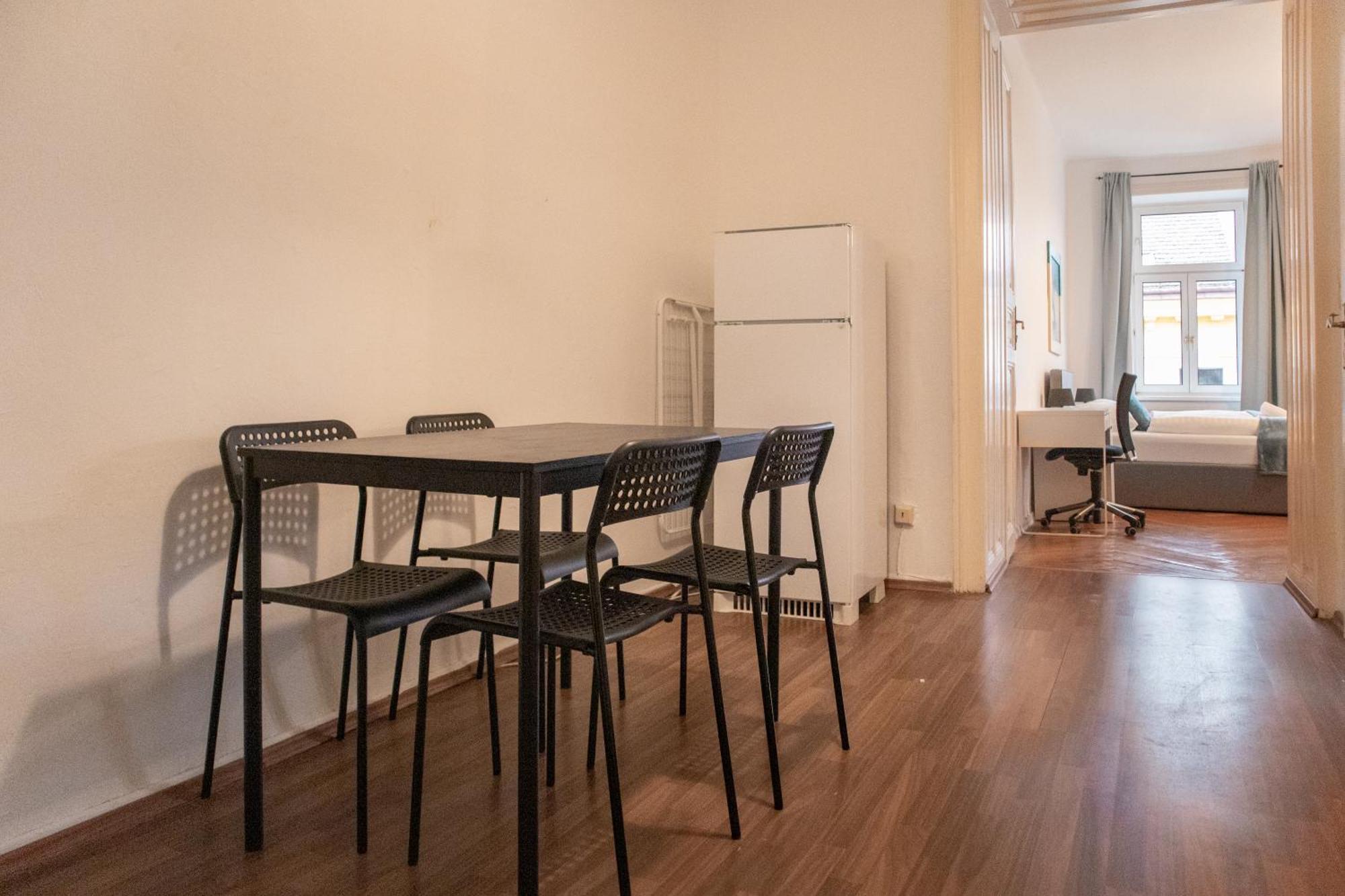 Affordable 2 Apts For 16p 4br Great For Families Wien