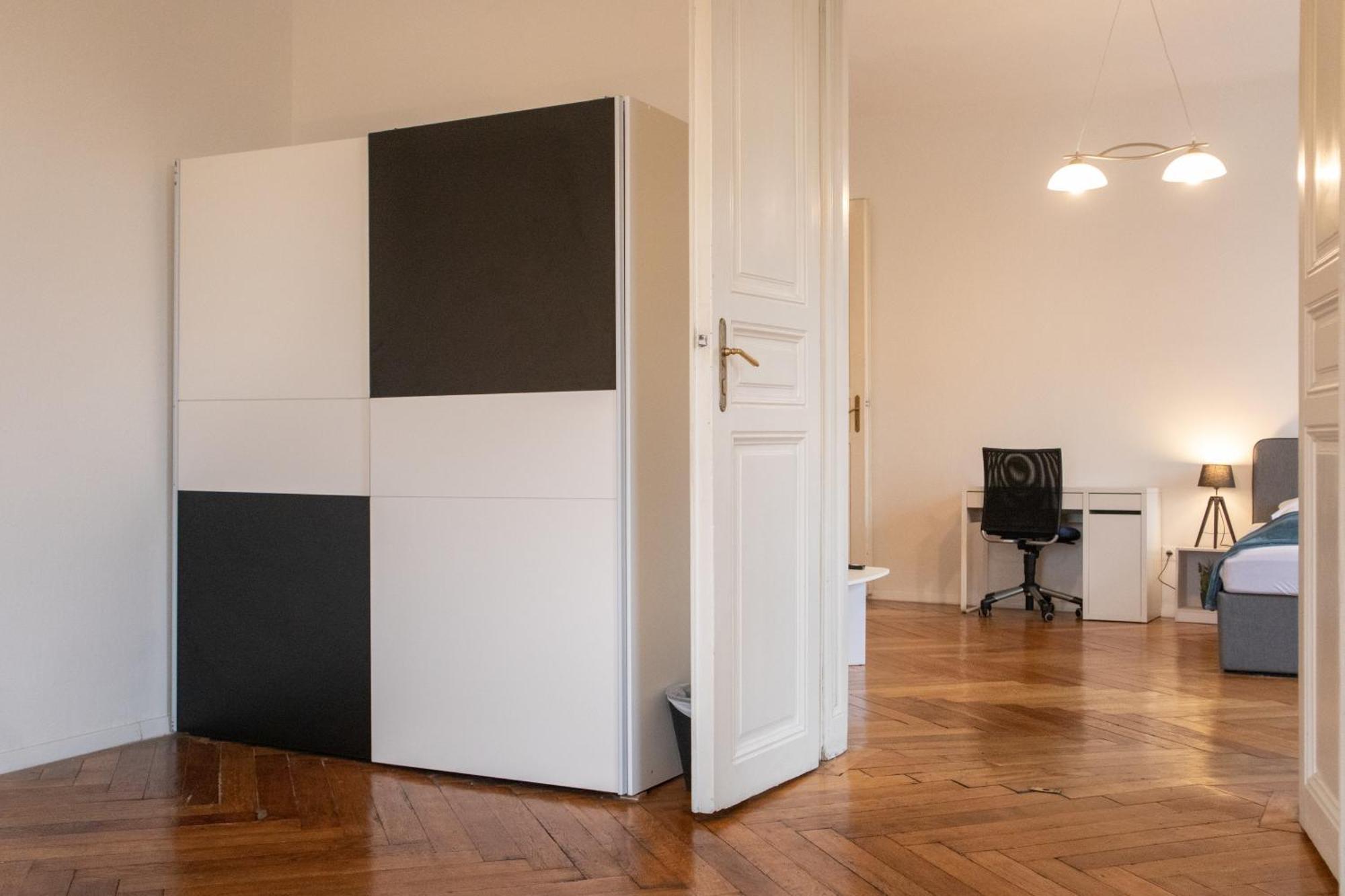 Affordable 2 Apts For 16p 4br Great For Families * Wien
