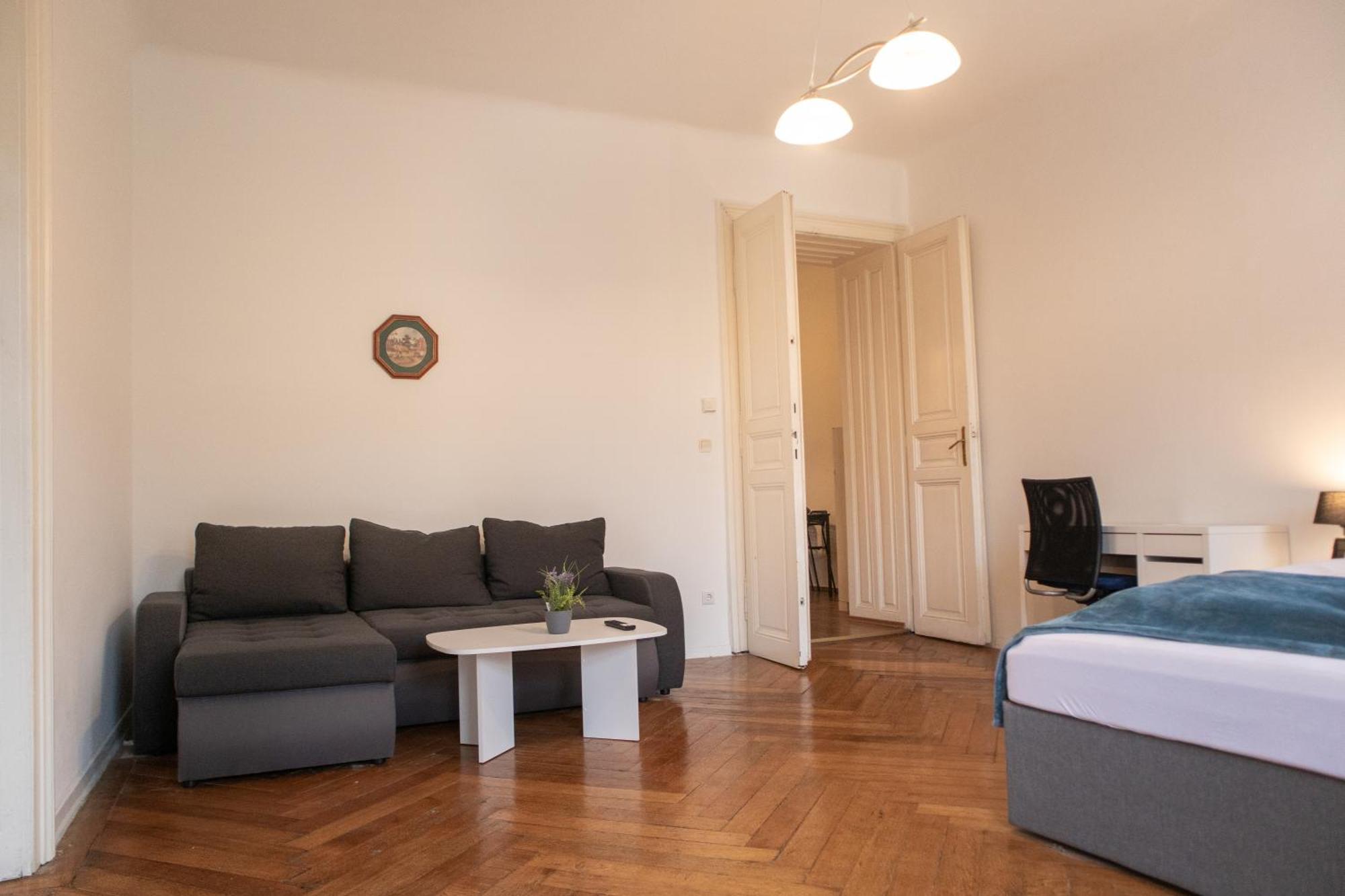 Affordable 2 Apts For 16p 4br Great For Families Apartment Wien