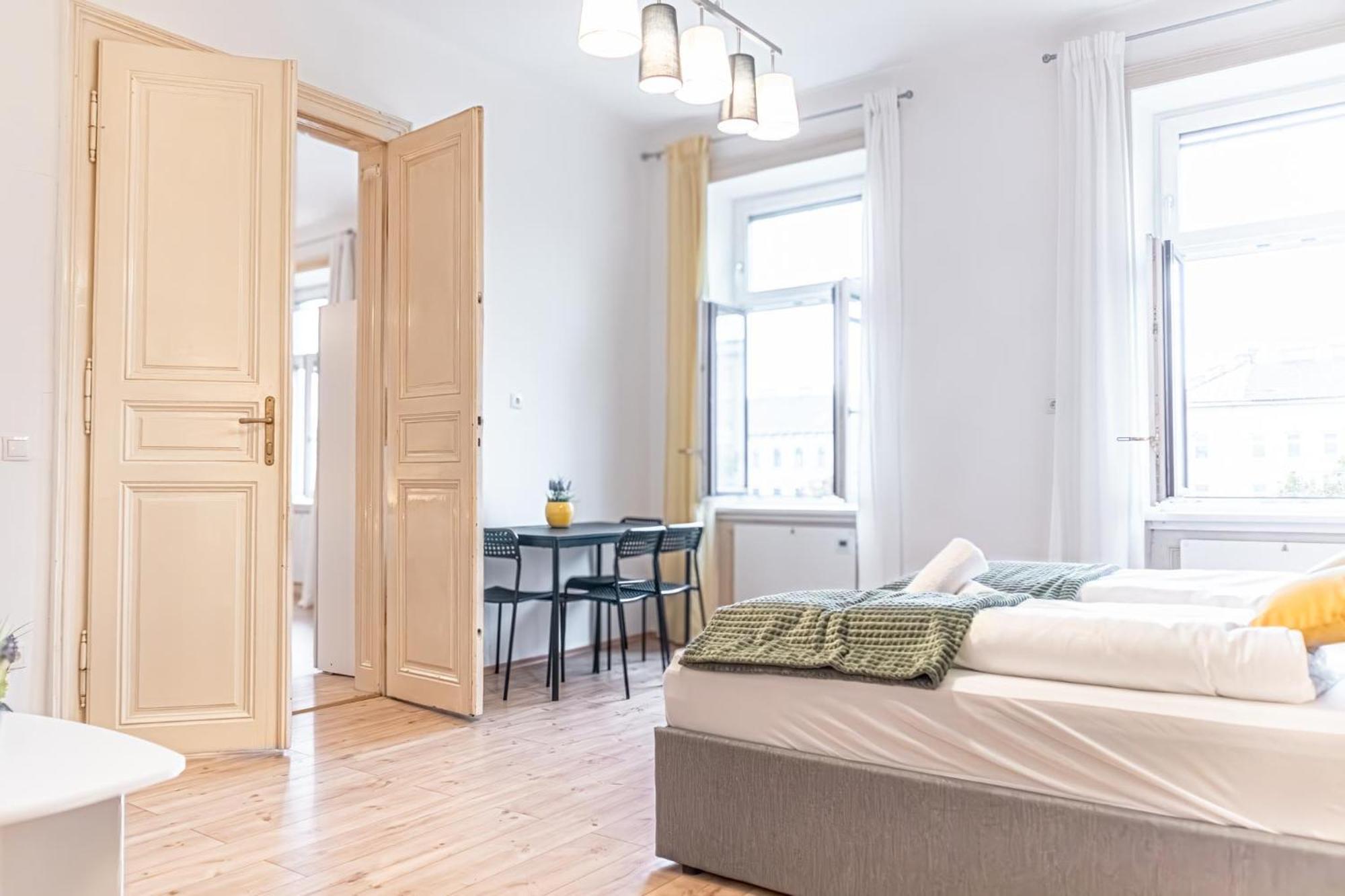 Affordable 2 Apts For 16p 4br Great For Families * Wien