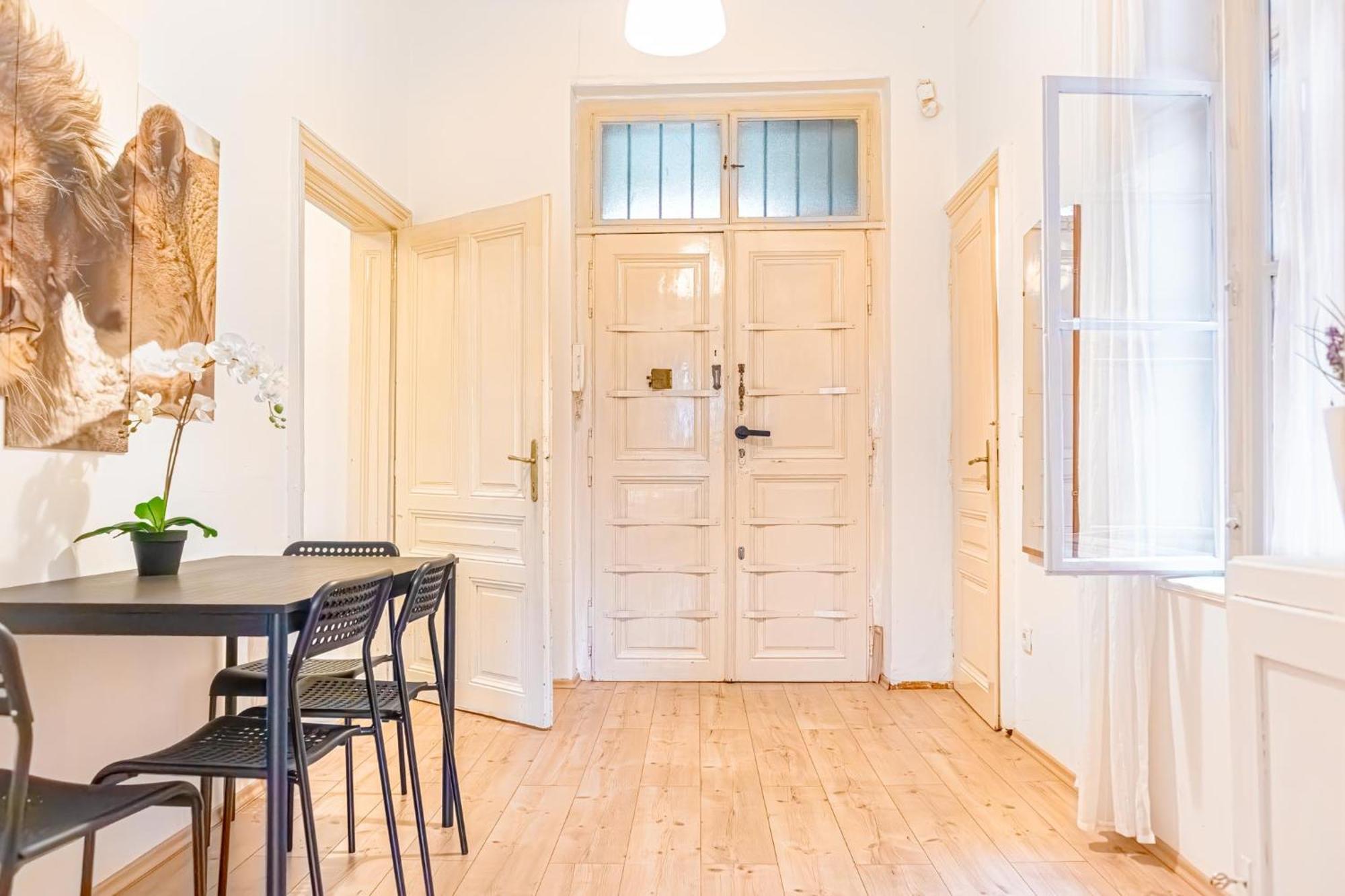 Apartment Affordable 2 Apts For 16p 4br Great For Families Wien