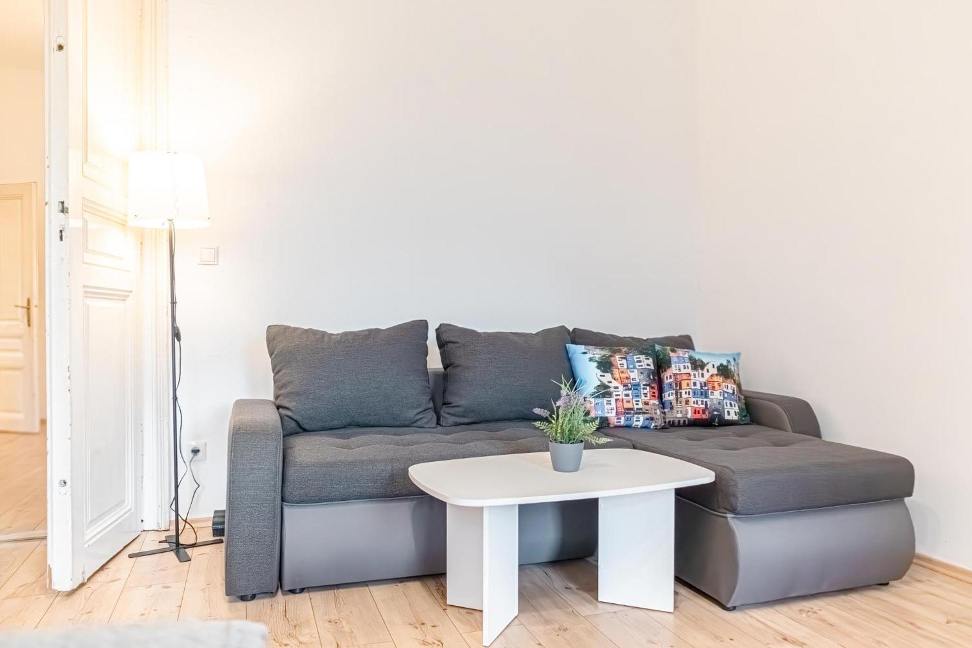 Affordable 2 Apts For 16p 4br Great For Families * Wien