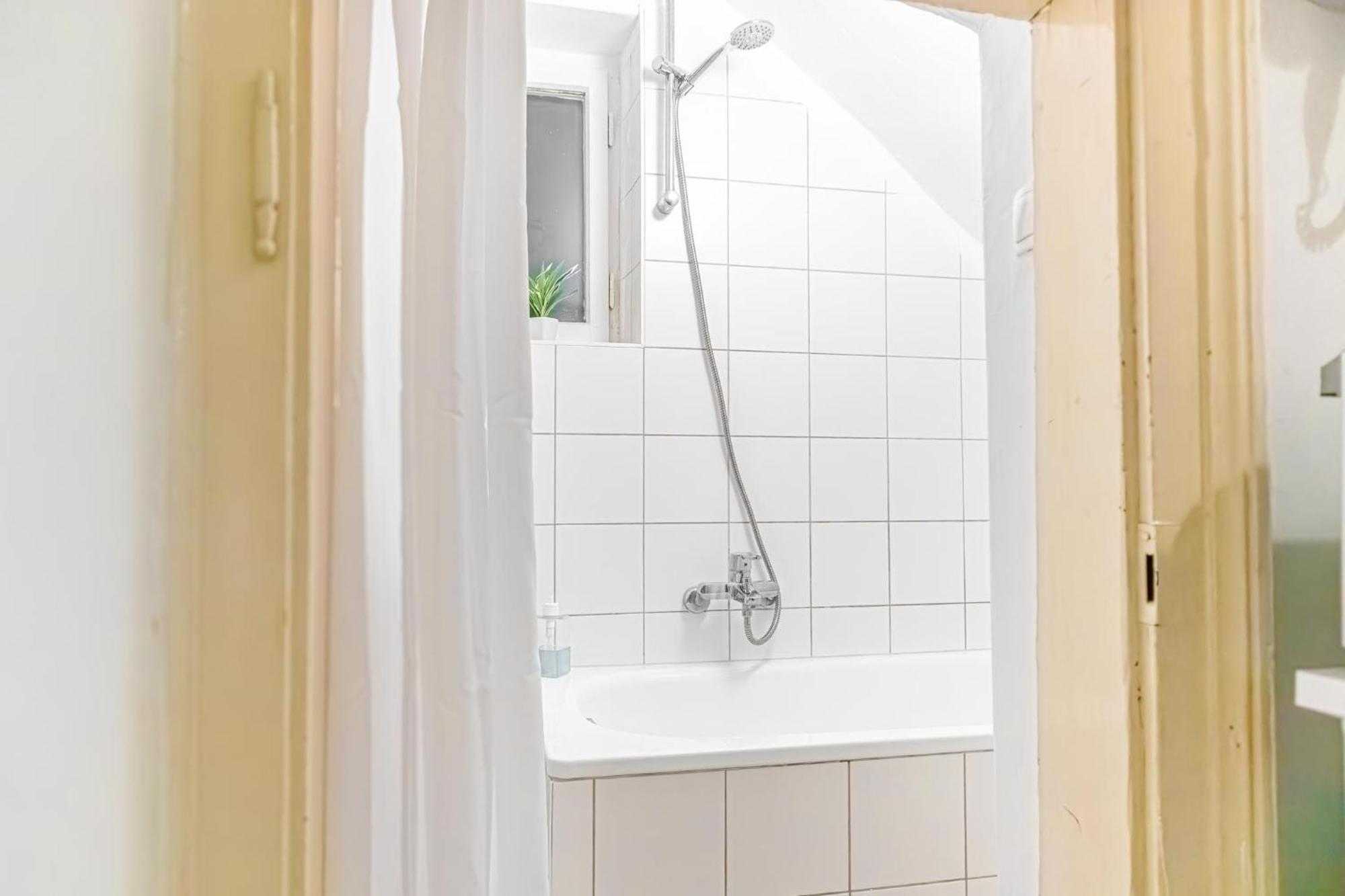 Affordable 2 Apts For 16p 4br Great For Families Wien