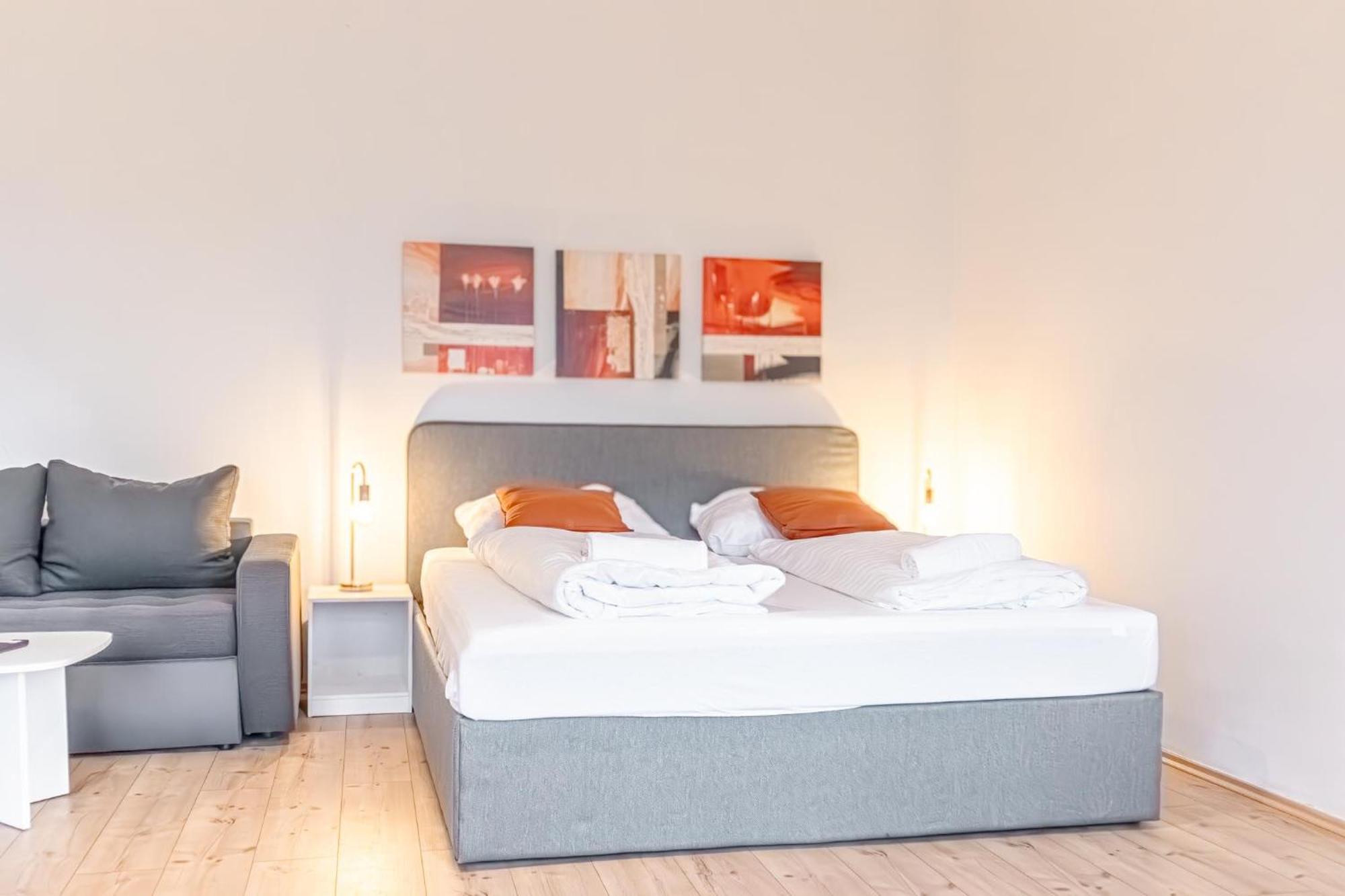 Affordable 2 Apts For 16p 4br Great For Families * Wien