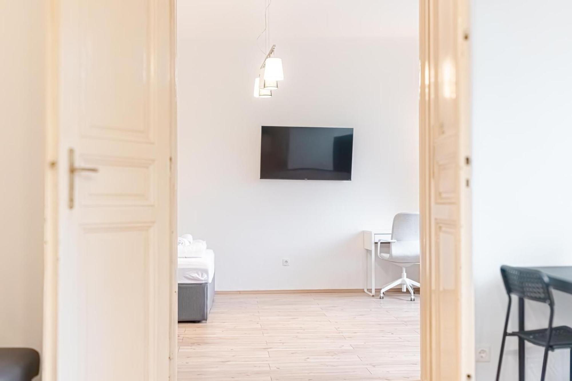 Affordable 2 Apts For 16p 4br Great For Families Apartment Wien
